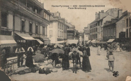 65 BAGNERES DE BIGORRE PLACE STRASBOURG JOUR DE MARCHE - Bagneres De Bigorre