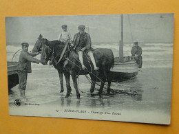 BERCK Plage -- Charriage D'un Bateau Par 2 Chevaux Montés - ANIMATION - Visvangst