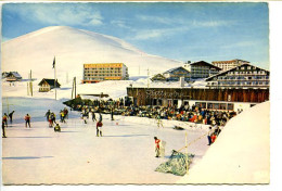 CPSM Dentelée 10.5 X 15 Isère ALPE-D'HUEZ (1850m)   Une Partie De Foot-Ball Humoristique Sur La Patinoire* - Autres & Non Classés