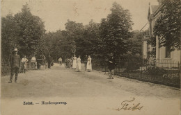 Zeist (Utr.) Huydecoperweg (Veel Volk) 1903Topkaart - Zeist