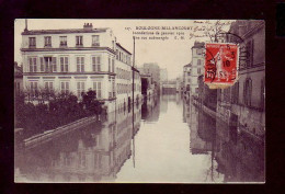 92 - INONDATION 1910 - BOULOGNE-BILLANCOURT - UNE RUE SUBMERGÉE -  - Boulogne Billancourt