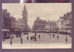 59 - DOUAI - LA PLACE D'ARMES - ANIMÉE -  - Douai