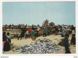 SENEGAL Retour De Pêche Poisson Pêcheurs Bateau VOIR DOS Edit ADP Dakar N°156 - Visvangst