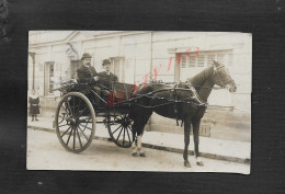 CARTE PHOTO PERSONNAGES CARROSSE A CHEVAL ECITE DE ERAGNY VAL D OISE 1908 CACHET GOURNAY A LIANCOURT PLIE : - Mercanti