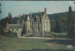 Parc Zoologique De Cleres - Un Emeu Devant Le Château - (P) - Clères