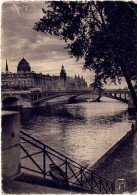 Paris Vue Prise De La Seine Sur La Conciergerie ( Pont , Timbrée En 1938 - Other Monuments