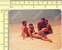 REAL PHOTO Ancienne,Beach Group Shirtless Men Bikini Women, Hommes Nu Femmes Sur Plage COLOR PHOTO SNAPSHOT - Anonymous Persons