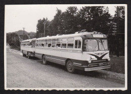 Jolie Photographie De 2 Autobus Japonais, Autocar, Bus, Car, 1960's, Tirage Original  Format 9 X 6,3 Cm - Cars