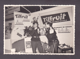 Photo Originale Fene Dijon Vintage Foire Exposition  Animation Stand Tilco Tilfruit Yaourt Lait Savoie Déguisement - Beroepen