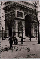 PARIS. -  La  Place De L'Etoile      Non Circulée - Arc De Triomphe