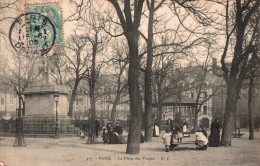 75 - PARIS / LA PLACE DES VOSGES - Markten, Pleinen