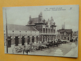 BERCK Plage -- La Gare - Façade Extérieure - Alignement De Carrioles Hippomobiles - Stations Without Trains