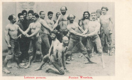 Iran , Perse * CPA * Lutteurs Persans ( Persian Wrestlers ) * Thème Sport Lutte Lutteur Hommes Fort - Iran