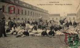 COMPIEGNE. REGIMENT D'INFANTERIE. REMPLISSAGE DES PAILLASSES. MILITAR. MILITAIRE. - Regimente