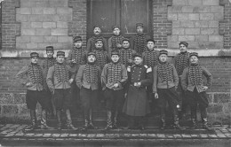 Militaria - Carte Photo - Soldats Du 7ème Régiment  (photo : G. Belville, Rouen) - Regimente