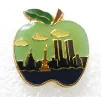 PIN'S  NEW-YORK  POMME - Città