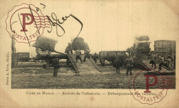 CAMP DE MAILLY ARRIVEE DE L INFANTERIE DEBARQUEMENT DES VOITURES. TREN CARROS. MILITAR. MILITAIRE. - Mailly-le-Camp