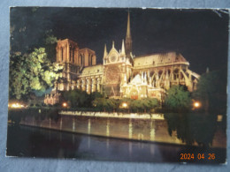 NOTRE DAME DE PARIS - Notre Dame Von Paris