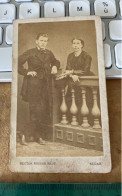 Réal Photo CDV Vers 1870 Un Couple élégant - Hector Husson  Sedan Ardennes 08 - Ancianas (antes De 1900)