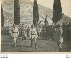 EN ITALIE UNE CEREMONIE AU MONUMENT DE RIVOLI WW1 PHOTO ORIGINALE  23 X 18 CM - Oorlog, Militair