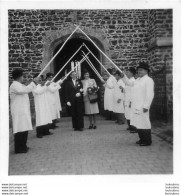 RENINGELST BELGIQUE GROUPE DE MAQUIGNONS  CEREMONIE SORTIE EGLISE PHOTO ORIGINALE 6 X 6 CM R6 - Plaatsen