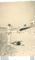 MENTON AVEC FEMME EN MAILLOT DE BAIN PHOTO ORIGINALE 8 X 5 CM - Lieux