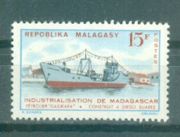 REPUBLIQUE MALGACHE - N°373** MNH.LUXE. SCAN DU VERSO. Industrialisation De Madagascar. Sujets Divers. - Madagascar (1960-...)