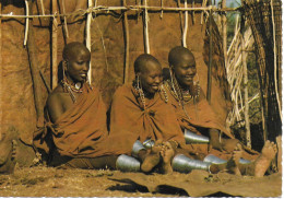 MASAI GIRLS OUTSIDE THEIR HUT, KENYA. UNUSED POSTCARD  Ms5 - Kenia