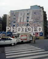 1988 RTL MURAL CITROEN BX TAXI RENAULT ESTAFETTE COCA COLA PARIS FRANCE 35mm SLIDE PHOTO FOTO NB4100 - Diapositives (slides)