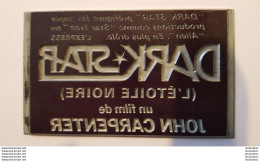 PLAQUE METAL PUBLICITAIRE FILM  DARK STAR 1974 - Sonstige & Ohne Zuordnung