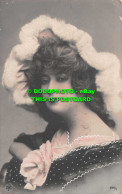 R548400 Woman. Hat. 800 1. S. B. W. 1904 - World