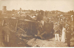 Chemins De Fer - N°90863 - Train Ayant Déraillé - Carte Photo à Localiser - Treinen