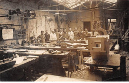 Métier - N°90781 - Hommes Dans Un Atelier De Menuiserie - Carte Photo - Ambachten