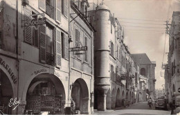 17. San67962. La Rochelle. La Rue Du Palais. N°2276. Edition Chatagneau. Cpsm 9X14 - La Rochelle