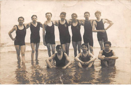 44 - N°91398 - LA BAULE - Hommes En Tenue De Bain Les Pieds Dans L'eau - Carte Photo, Vendue En L'état - La Baule-Escoublac
