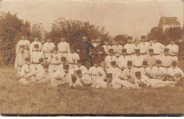 Militaire - N°91350 - Militaires Dans Un Pré - Carte Photo à Localiser - Autres & Non Classés