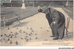 CAR-AABP5-75-0342 - PARIS VECU - Le Charmeur D'oiseaux Aux Tuilerie - Plazas