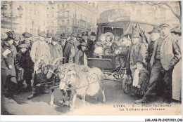 CAR-AABP4-69-0272 - LYON - Place Bellecour - La Voitrue Aux Chevres - Lyon 1