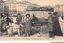 CAR-AABP4-69-0274 - LYON - Place Bellecour, La Voiture Aux ChïÂ¿Â½vres - Lyon 1