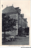 CAR-AACP12-86-1046 - NEUVILLE-EN-POITOU - L'ecole - Neuville En Poitou