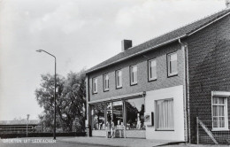 Sexy Ladies At Groeten Ledeacker Shop Holland RPC Postcard - Sonstige & Ohne Zuordnung