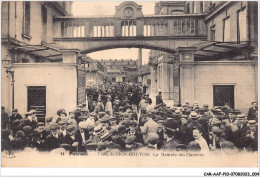 CAR-AAFP10-92-0858 - PUTEAUX - Usine De Dion-bouton - La Rentrée Des Ouvriers  - Puteaux