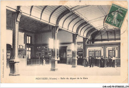 CAR-AAEP9-86-0923 - POITIERS - Salle Du Depart De La Gare  - Poitiers
