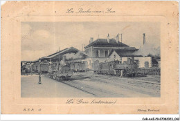 CAR-AAEP9-85-0857 - LA ROCHE-SUR-YON - La Gare - Train - Carte Vendue En L'etat - La Roche Sur Yon