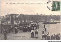 CAR-AAIP2-29-0147 - CONCARNEAU - Vue Générale De La Digue, Un Jour De Grande Peche De Sardines - Concarneau