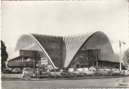 MO 3-(92)  COURBEVOIE - LE PALAIS DES EXPOSITIONS , PLACE DE LA DEFENSE DE PARIS - AUTOMOBILES : DS , 2 CV.. , - 2 SCANS - Courbevoie