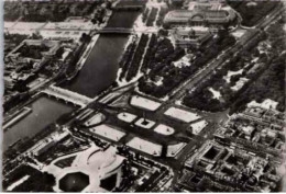 PARIS. -  Place De La Concorde  Vue Aérienne, La Seine, Petit Et Grand Palais.        Non Circulée. - Squares