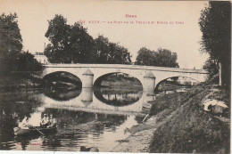 MO 23 -(32) AUCH - LE PONT DE LA TREILLE ET BORDS DU GERS - CANOTEURS - 2 SCANS - Auch