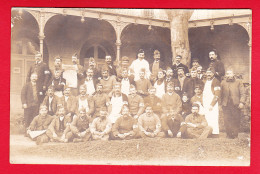 Milit-28P84  Carte Photo, D'un Groupe De Militaires Avec Brassard De La Croix Rouge, Cpa  - Autres & Non Classés