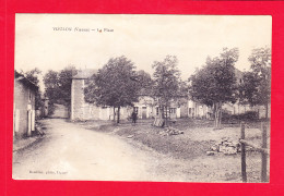 F-86-Voulon-01A55  La Place De La Ville, Cpa  - Autres & Non Classés